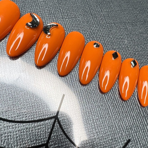 Custom Press On Nails - Picture 3 of 3